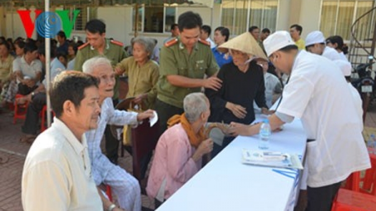 Giám sát việc thực hiện chính sách pháp luật đối với người có công. (Quốc hội với cử tri ngày 17/7/2015)
