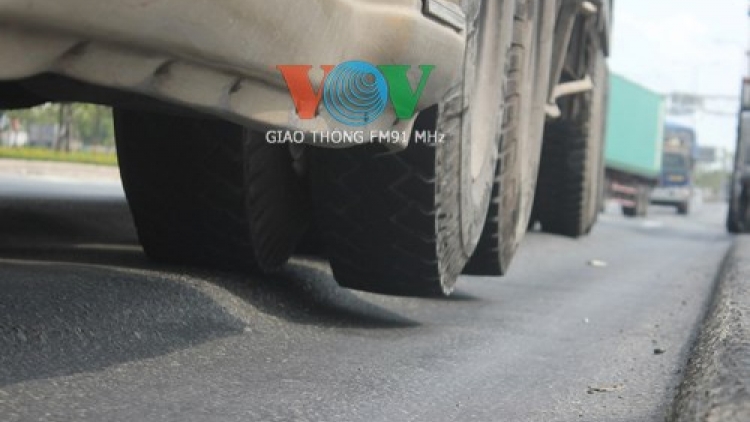 Khắc phục hằn lún vệt bánh xe - không chỉ là uy tín ngành giao thông mà còn là lợi ích toàn xã hội (Theo dòng thời sự ngày 3/7/2015)