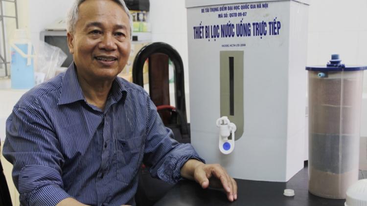 Nhà khoa học chế tạo thành công thiết bị lọc nước từ sông Tô Lịch thành nước uống.