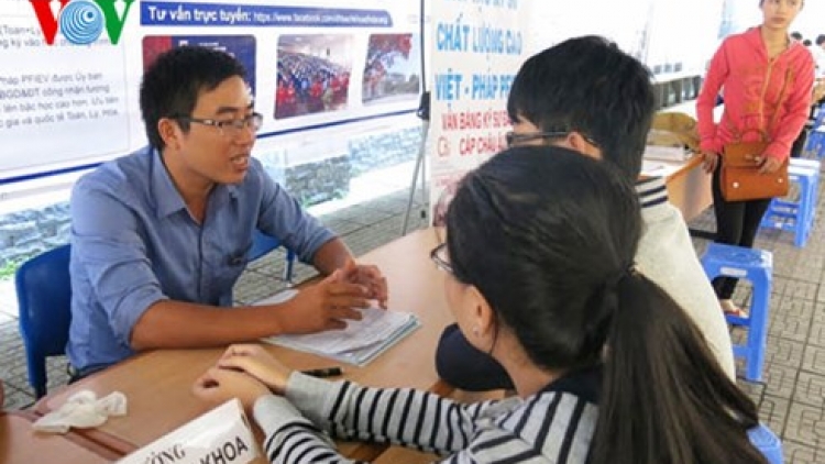 Xét tuyền đại học: Học sinh lo lắng, trường học lúng túng (Theo dòng thời sự ngày 14/8/2015)