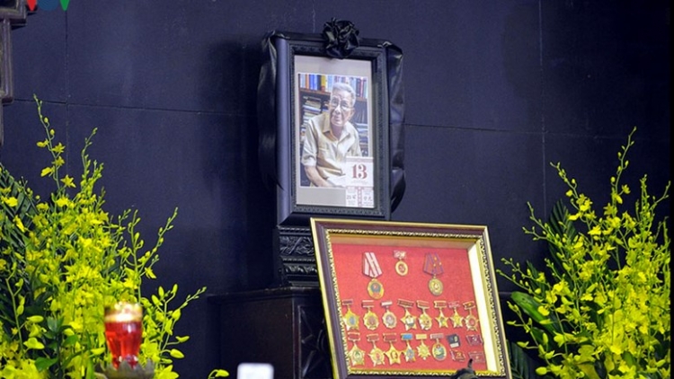Thời sự trưa ngày 14/8/2015: Tổng Bí thư, Chủ tịch nước cùng các Lãnh đạo, nguyên Lãnh đạo Đảng Nhà nước viếng nhà báo Hữu Thọ