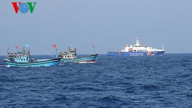 Tiếp thêm sức mạnh cho lực lượng kiểm ngư sát cánh cùng ngư dân trên biển (Biển đảo Việt Nam ngày 7/8/2015)