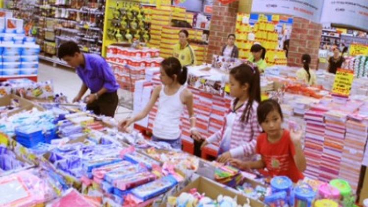Thời sự trưa ngày 9/8/2015: Hàng Việt tiếp tục chiếm lĩnh thị trường hàng hóa phục vụ năm học mới tại Hà Nội và Thành phố Hồ Chí Minh.