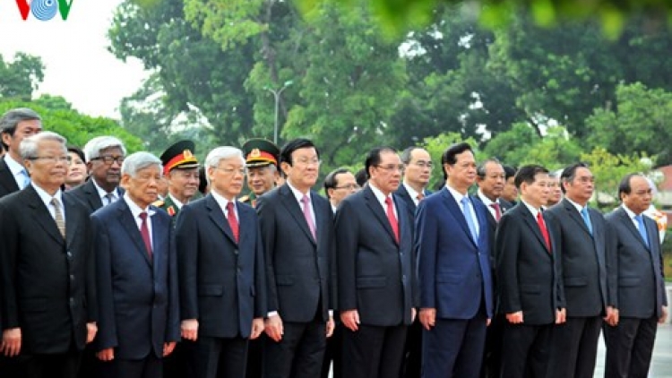 Lãnh đạo Đảng, Nhà nước vào lăng viếng Chủ tịch Hồ Chí Minh và tưởng niệm các Anh hùng liệt sỹ nhân 70 năm Cách mạng tháng Tám thành công và Quốc khánh 2/9.