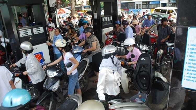 Giá xăng dầu tác động như thế nào tới hàng hóa tiêu dùng?