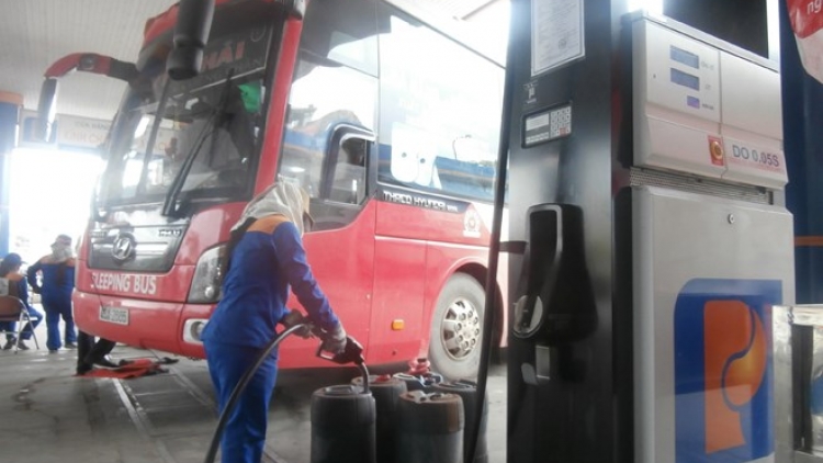 Năm lần giảm giá xăng, doanh nghiệp vẫn chây ì không giảm giá cước vận tải