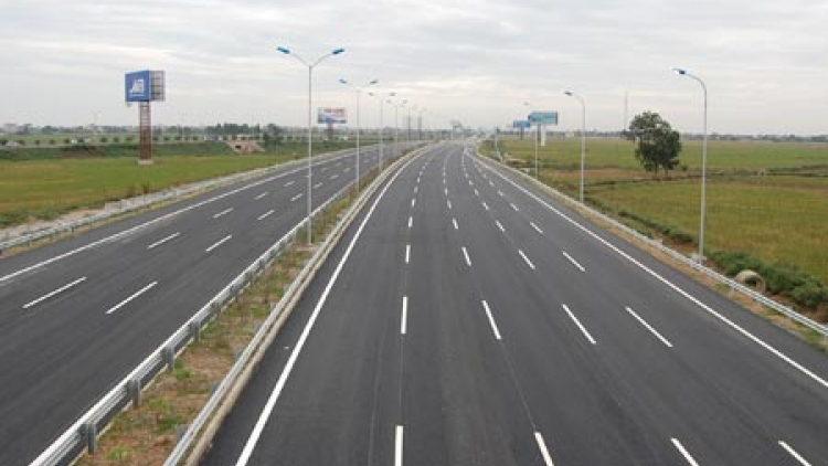 Bộ Tài chính bác đề xuất 230.000 tỷ đồng làm cao tốc Bắc Nam mà Bộ Giao thông Vận tải vừa trình Chính phủ (Thời sự trưa 9/10/2016)