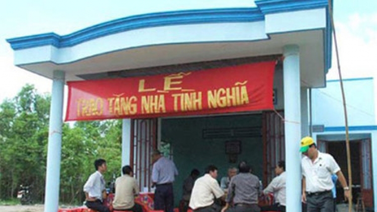 Gần 7.300 gia đình có công với các mạng sẽ được thành phố Hà Nội hỗ trợ xây dựng và sửa chữa nhà ở (Thời sự đêm 14/10/2016)