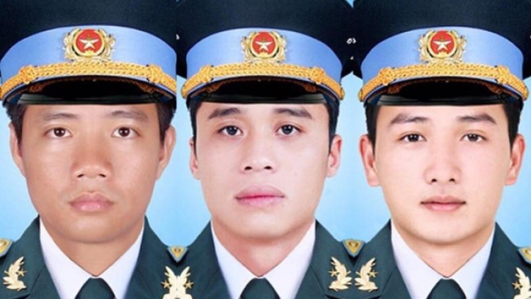 Truy thăng quân hàm đối với 3 phi công tử  nạn trong vụ máy bay rơi tại Bà Rịa Vũng Tàu (Thời sự đêm 19/10/2016)