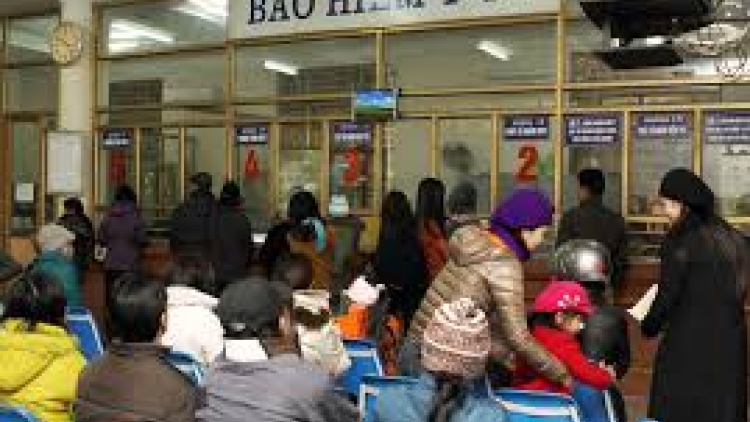 Bộ Y tế khẳng định, người dân khám bệnh dưới 4 tiếng vẫn được bảo hiểm y tế thanh toán các khoản. (Thời sự trưa 05/10/2016)
