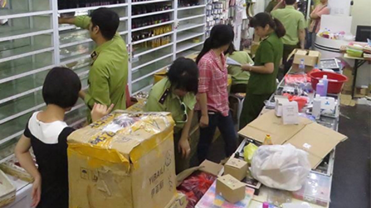 Nhiều vụ buôn bán, tiêu thụ hàng nhái, không rõ nguồn gốc, xuất xứ bị phát hiện (3/10/2016)