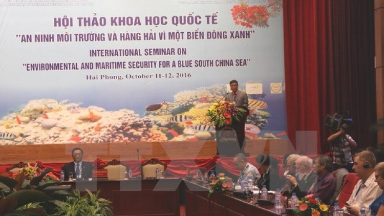 Tự do hàng hải và hàng không trên biển Đông là quyền hiển nhiên và bất khả xâm phạm của các quốc gia trên thế giới và các quốc gia ven biển. (Thời sự đêm 12/10/2016)