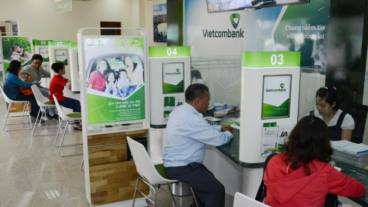 Vietcombank hạ lãi suất tất cả các khoản vay ngắn hạn về mức tối đa 6%/năm  (Thời sự đêm 15/10/2016)