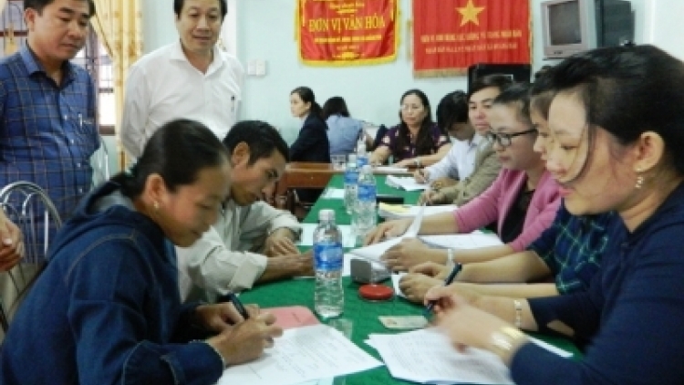 Các địa phương tại tỉnh Quảng Bình tiến hành chi trả tiền bồi thường đợt 1 cho ngư dân bị ảnh hưởng do sự cố môi trường biển (Thời sự đêm 17/11/2016)