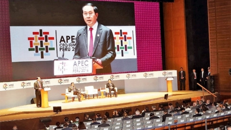Chủ tịch nước Trần Đại Quang khẳng định, đăng cai Năm APEC 2017 là trọng tâm đối ngoại của Việt Nam đến năm 2020, thể hiện mong muốn đóng góp tích cực vào tiến trình APEC, góp phần đưa châu Á – Thái Bình Dương ngày càng phát triển, thịnh vượng (Thời sự trưa 21/11/2016)