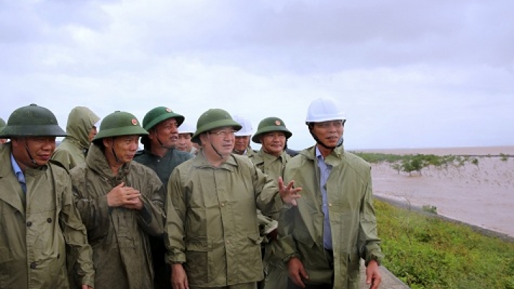 Phó Thủ tướng Trịnh Đình Dũng yêu cầu nâng cao chất lượng công tác dự báo và chủ động phương án phòng chống thiên tai (Thời sự chiều 2/12/2016)