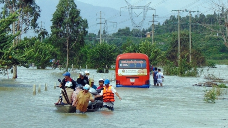 Đến nay mưa lũ tại miền Trung đã làm gần 20 người thương vong (Thời sự trưa 07/12/2016)
