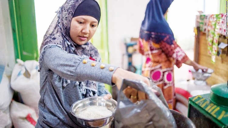 Lao động nữ làm nghề giúp việc gia đình tại Ả Rập Xê Út. (09/12/2016)