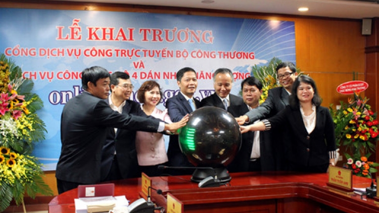 Bộ Công thương khai trương Cổng dịch vụ công trực tuyến nhằm giảm bớt thời gian chờ đợi của doanh nghiệp. (Thời sự trưa 23/12/2016)