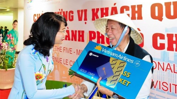 Thành phố Hồ Chí Minh đón vị khách quốc tế thứ 5 triệu. (Thời sự chiều 24/12/2016)