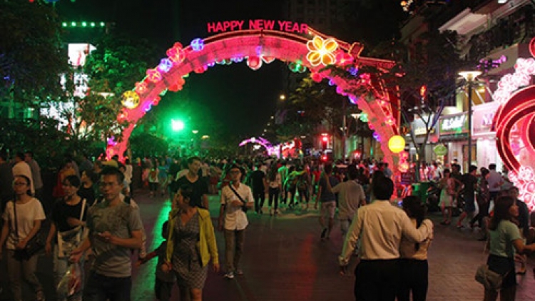 Nhiều hoạt động văn hóa nghệ thuật chào đón năm mới 2017 trên khắp cả nước (Thời sự đêm 31/12/2016)