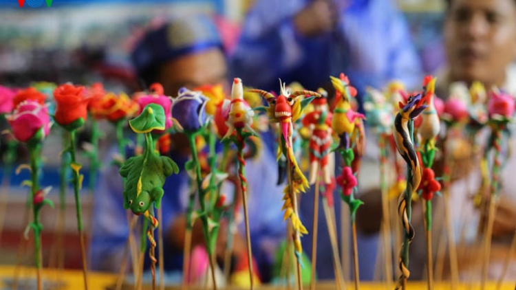 Gìn giữ và phát triển làng nghề tò he Xuân La - Làng nghề tò he duy nhất ở Việt Nam (24/4/2016)