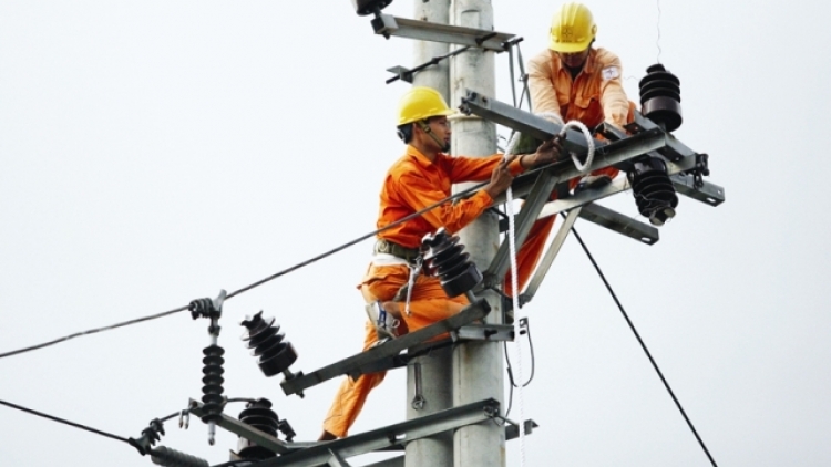 Tổng Công ty Điện lực miền Bắc thực hiện các giải pháp đảm bảo cung cấp điện ổn định cho mùa nắng nóng 2016. (28/4/2016)