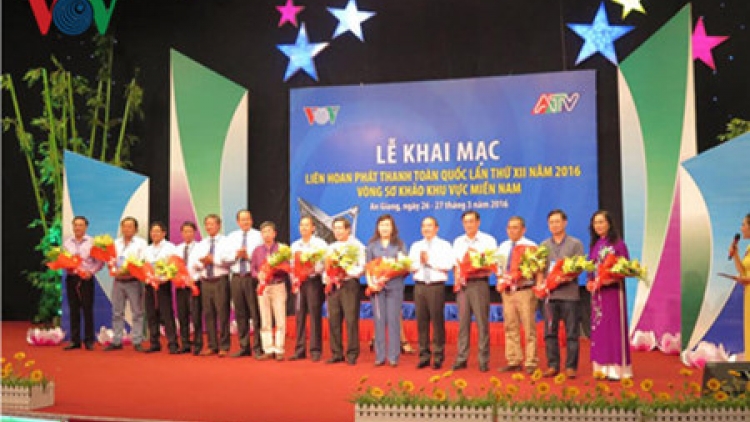 Tối nay, tại Nha Trang – Khánh Hoà, diễn ra Lễ khai mạc Liên hoan phát thanh toàn quốc lần thứ 12. ( Thời sự chiều 20/4/2016)