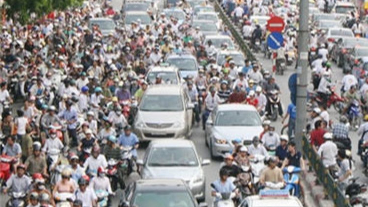 Ủy ban An toàn giao thông Quốc gia công bố các số điện thoại đường dây nóng để tiếp nhận thông tin, phản ánh của người dân về tình hình an toàn giao thông dịp nghỉ lễ 30/4 và 1/5. (Thời sự chiều 27/4/2016)