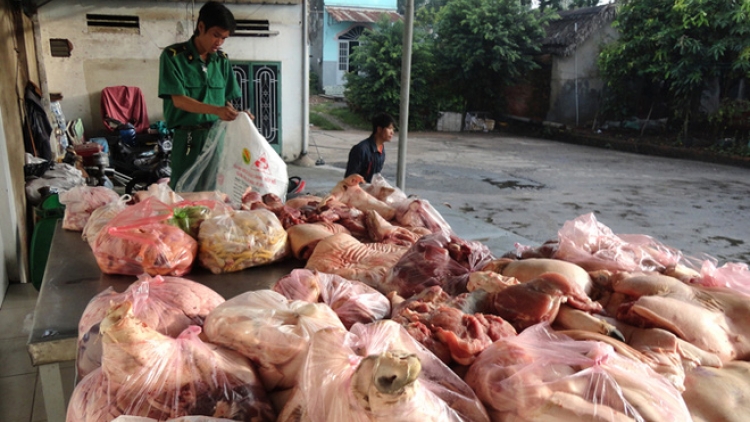 Quản lý thị trường Hà Nội siết chặt xử lý thực phẩm bẩn. (16/5/2016)