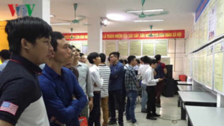 Vẫn còn tới hơn 1 triệu người trong đội tuổi lao động thất nghiệp, trong khi tỷ lệ thất nghiệp của nhóm có trình độ cao đẳng, đại học và trên đại học cũng đang chiếm tỷ lệ cao (Thời sự trưa 27/5/2016)