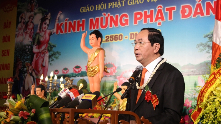 Chủ tịch nước Trần Đại Quang dự Đại lễ kỷ niệm ngày Phật đản - Phật lịch 2560 tại Chùa Quán Sứ, Hà Nội. (Thời sự trưa 21/5/2016)