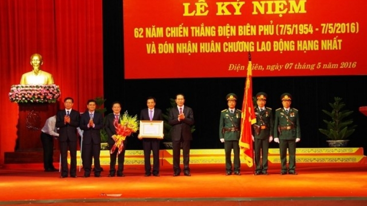 Chủ tịch nước Trần Đại Quang dự Lễ kỷ niệm 62 năm Chiến thắng Điện Biên Phủ và làm việc với lãnh đạo tỉnh Điện Biên về tình hình phát triển kinh tế xã hội và đảm bảo an ninh quốc phòng trên địa bàn. (Thời sự chiều 07/5/2016)