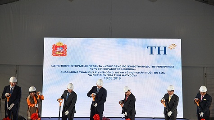 Thủ tướng Nguyễn Xuân Phúc dự Lễ khởi công Dự án Tổ hợp chăn nuôi bò sữa và chế biến giai đoạn 1 của Tập đoàn TH tại Moskva. (Thời sự chiều 18/5/2016)