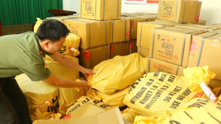 Công an tỉnh Quảng Nam vừa triệt phá đường dây mua bán, vận chuyển trái phép vật liệu nổ với quy mô cực lớn (Thời sự chiều 20/6/2016)