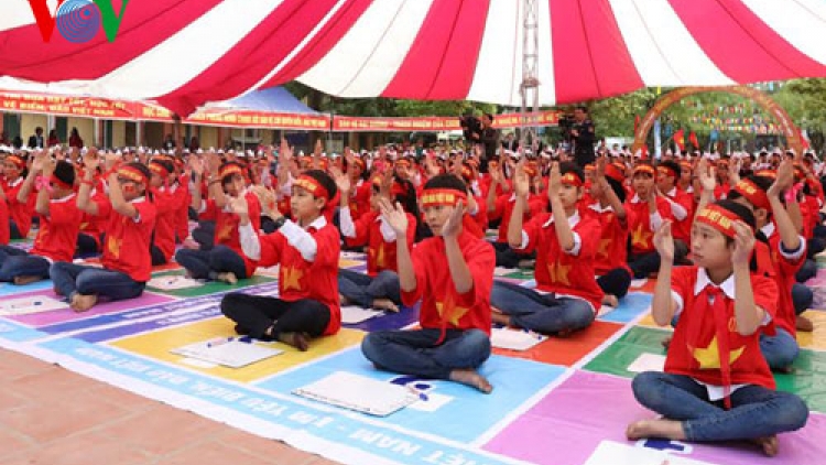 Truyền lửa tình yêu biển đảo quê hương đến các thế hệ thiếu niên (1/6/2016)