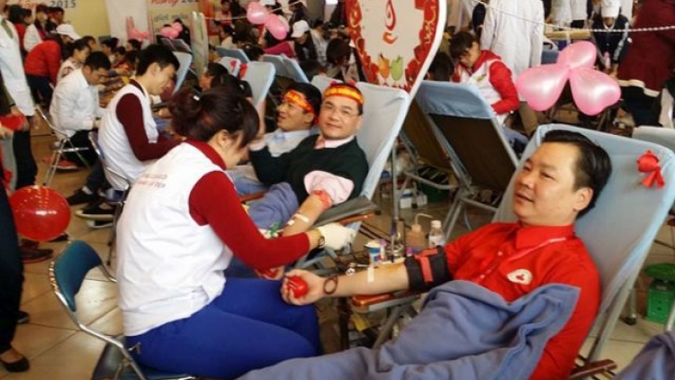 Tôn vinh 100 cá nhân hiến máu tiêu biểu nhân Ngày Thế giới tôn vinh người hiến máu với thông điệp “Hiến giọt máu đào – Trao đời sự sống” (Thời sự chiều 14/6/2016)