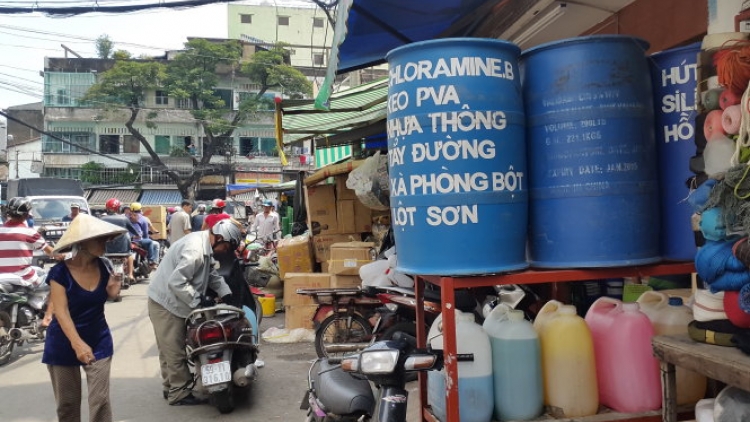 Người dân thành phố Hồ Chí Minh lo âu khi kế hoạch di dời chợ hóa chất triển khai quá chậm. (15/6/2016)