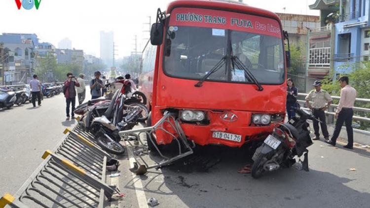 Tai nạn xe khách - Thực trạng và giải pháp. (20/6/2016)