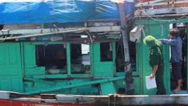 Tàu cá của tỉnh Quảng Ngãi  lại bị tàu Trung Quốc tấn công khi đang khai thác hợp pháp tại vùng biển Hoàng Sa (Thời sự trưa 19/6/2016)