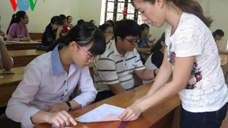 Nhà nước hỗ trợ kinh phí 125.000 đồng cho mỗi  thí sinh  dự kỳ thi Trung học phổ thông quốc gia.(Thời sự chiều 01/6/2016)