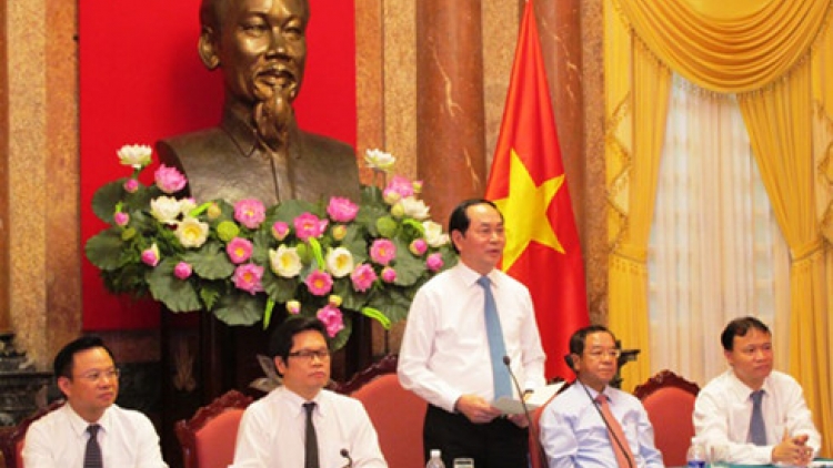 Chủ tịch nước Trần Đại Quang tiếp đoàn đại biểu các doanh nghiệp, doanh nhân tham dự Diễn đàn “Doanh nghiệp Việt: Kết nối và hội nhập trong kỷ nguyên FTA thế hệ mới”. (Thời sự chiều 23/6/2016)