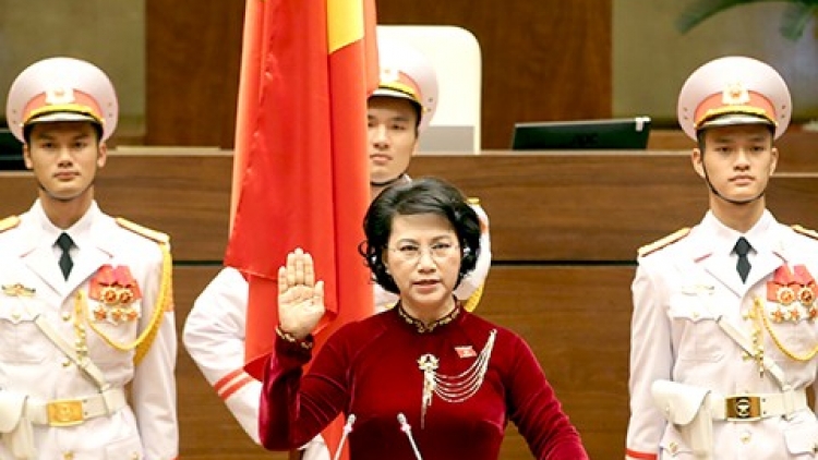 Với 97,77 % số phiếu tán thành, bà Nguyễn Thị Kim Ngân đã được tín nhiệm bầu giữ chức Chủ tịch Quốc hội Khóa 14 nước Cộng hòa Xã hội Chủ nghĩa Việt Nam. (Thời sự trưa 22/7/2016)