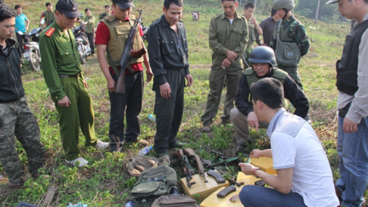 Công an Sơn La đấu súng với nhóm tội phạm ma túy nguy hiểm, thu giữ 20 bánh heroin  (Thời sự trưa 21/8/2016)