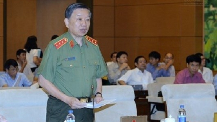 Cân nhắc mở rộng đối tượng được cảnh vệ và đảm bảo chặt chẽ khi được quyền nổ súng (16/8/2016)