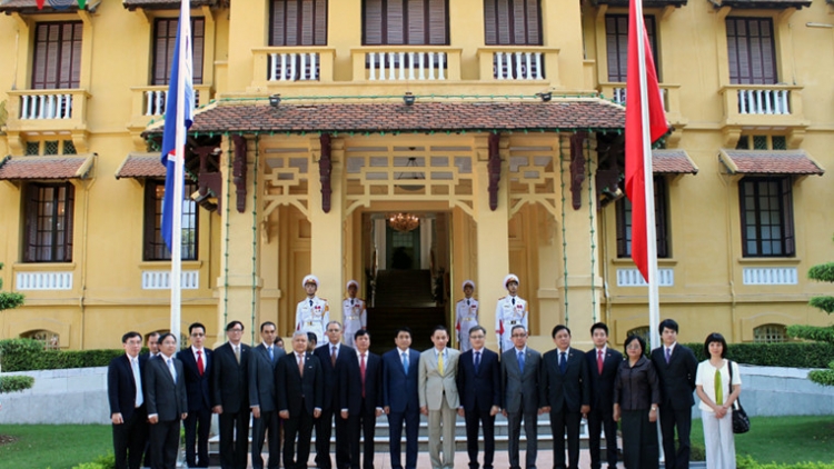 Bộ Ngoại giao tổ chức Lễ thượng cờ ASEAN, nhân kỷ niệm 49 năm ngày thành lập Hiệp hội các quốc gia Đông Nam Á (ASEAN). (Thời sự trưa 08/8/2016)