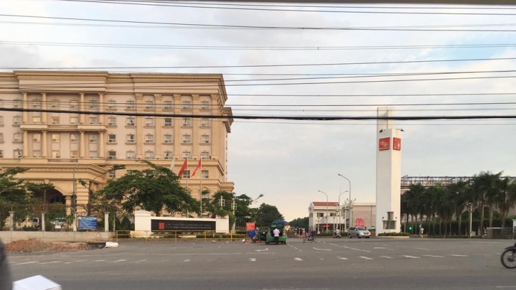 Tại Phân khu KCN Formosa ở Đồng Nai phát hiện một công ty có đường ống xả thải thẳng ra môi trường, đồng thời chôn lấp hàng trăm tấn bùn thải nguy hại. (Thời sự trưa 03/8/2016)