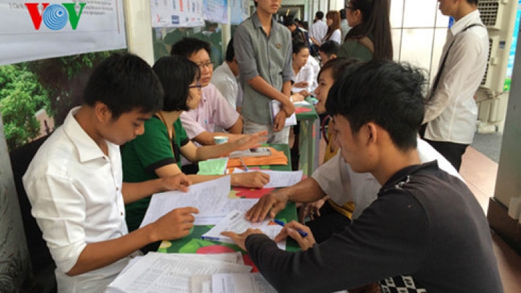 Các trường Đại học, Cao đẳng trên cả nước nhận hồ sơ đăng ký xét tuyển từ hôm nay (Thời sự trưa 1/8/2016)