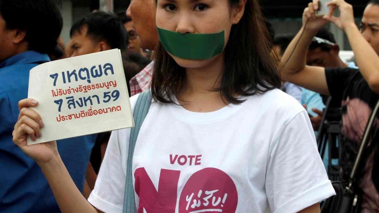 Trưng cầu ý dân về Hiến pháp mới – bước ngoặt quan trọng trên chính trường Thái Lan. (5/8/2016)