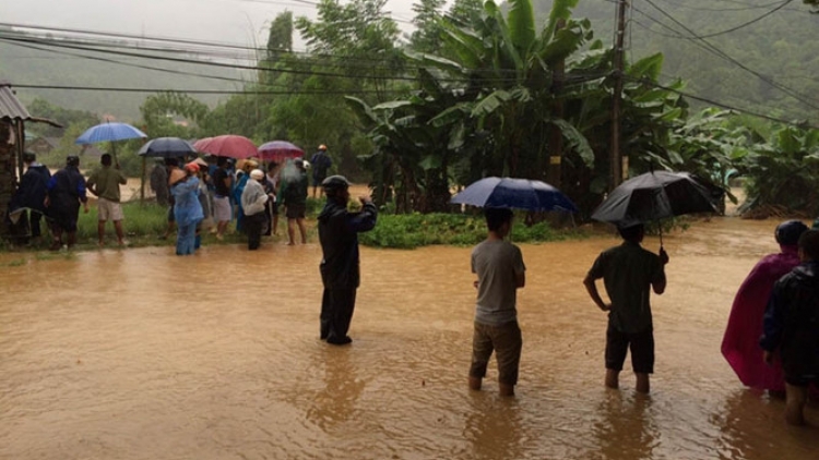 Đến nay mưa lũ tại các tỉnh miền núi phía Bắc đã làm 13 người chết và mất tích (Thời sự đêm 5/8/2016)